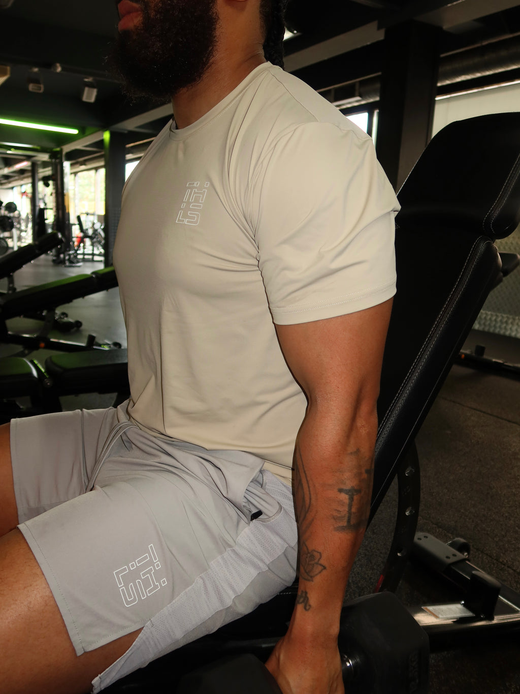 Performance SHORTS - Sand / Grey
